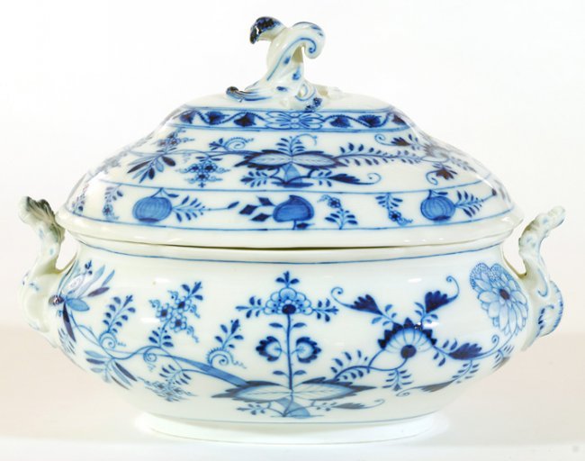 Meissen Porcelain Tureen: Blue onion Tureen with lid, scrolled handles and finial, Blue crossed swords mark on base 13.25L x 10.5H