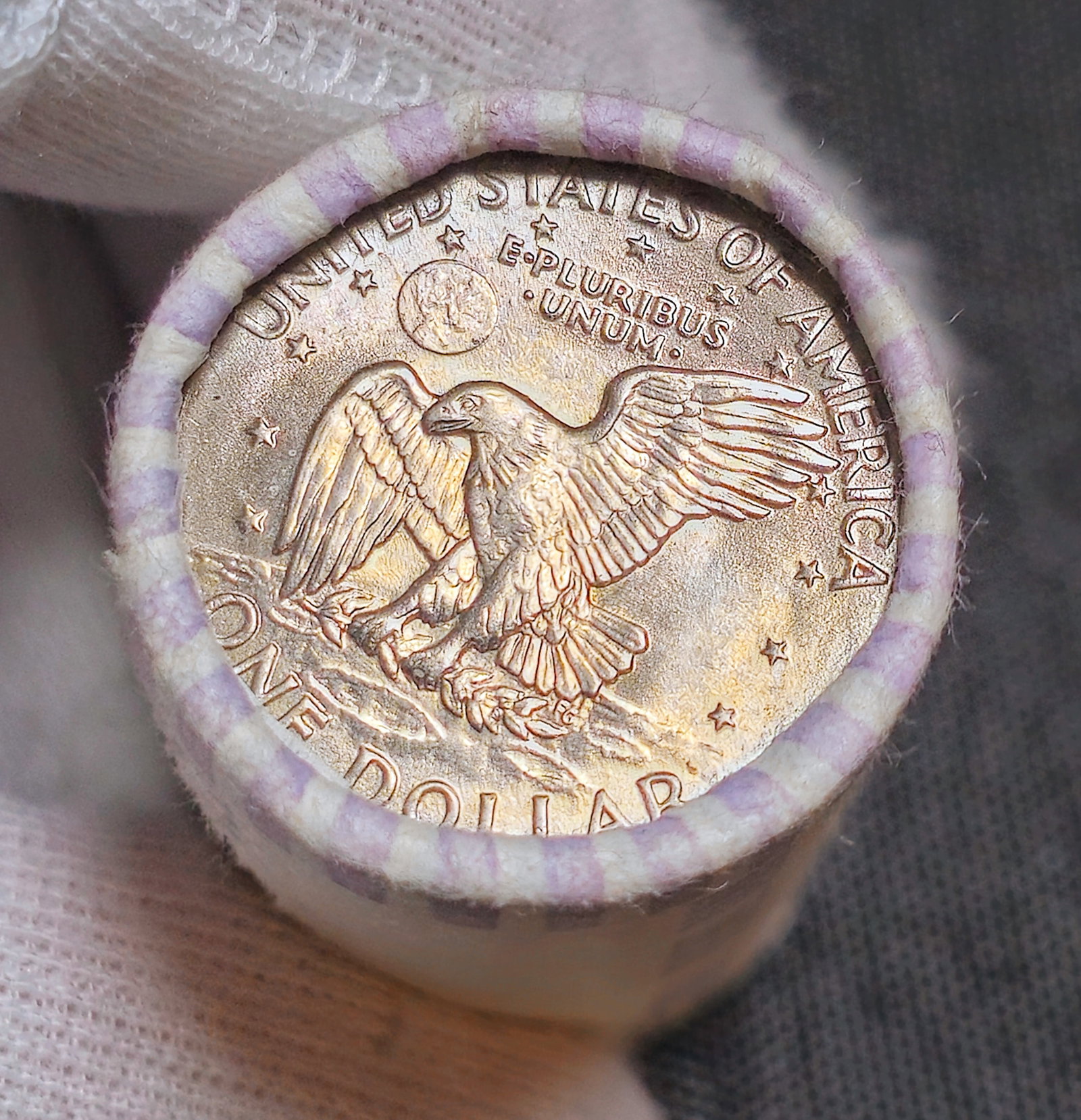 1979 Susan B. Anthony Dollar Original Federal Reserve 25 Dollar Roll Uncirculated: A roll of (25) 1979 Susan B. Anthony dollar coins. Uncirculated in Federal Reserve Bank roll.