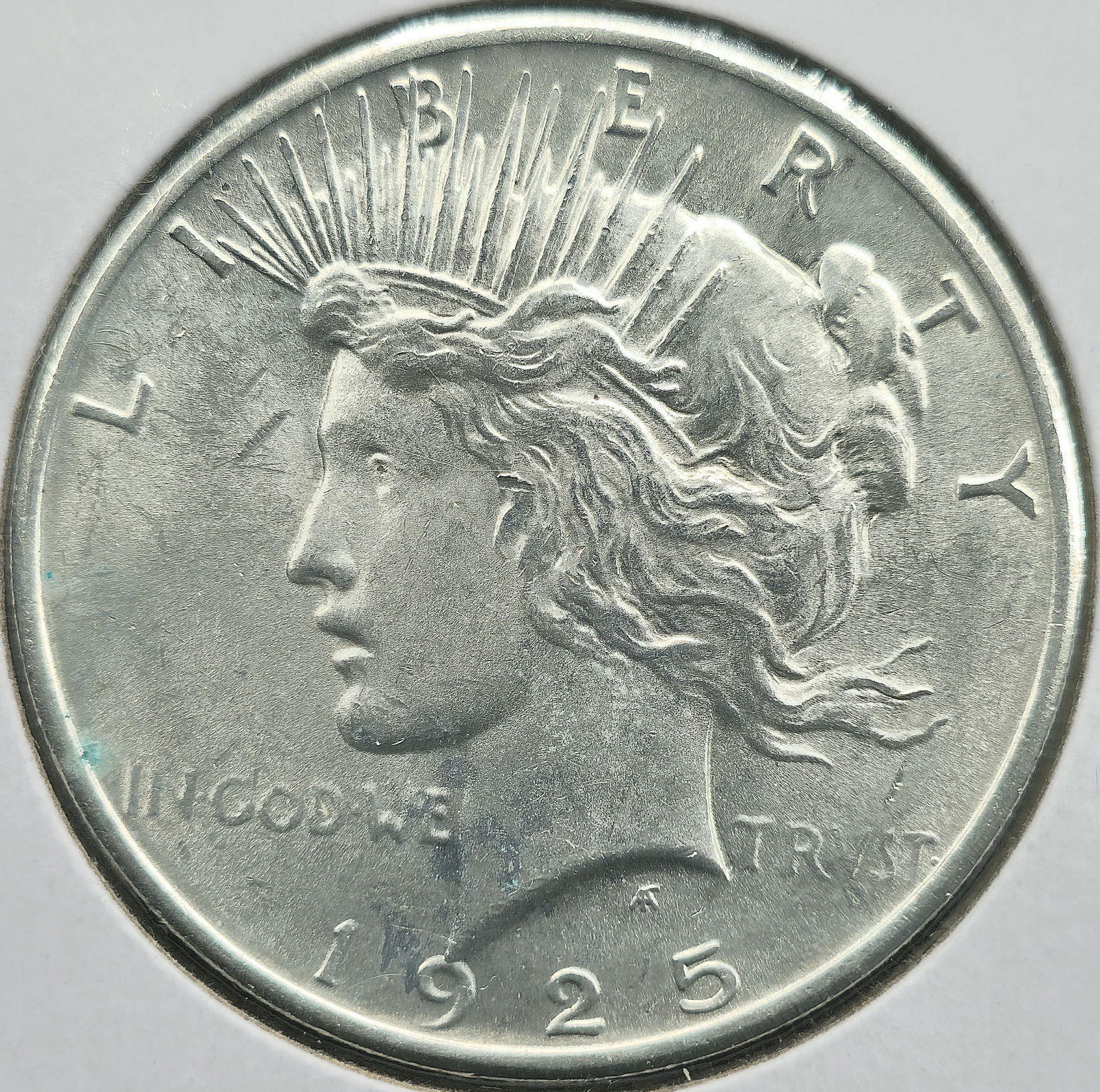 1925 Peace Silver Dollar Coin Uncirculated (1 of 2)