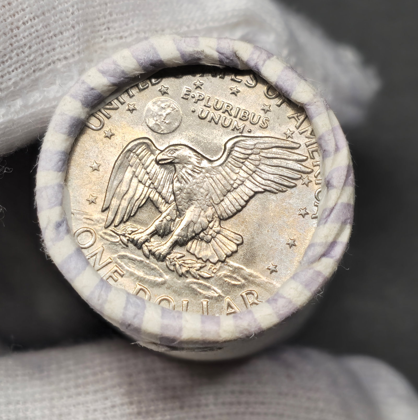 1979 Susan B. Anthony Dollar Original Federal Reserve 25 Dollar Roll Uncirculated: A roll of (25) 1979 Susan B. Anthony dollar coins. Uncirculated in Federal Reserve Bank roll.