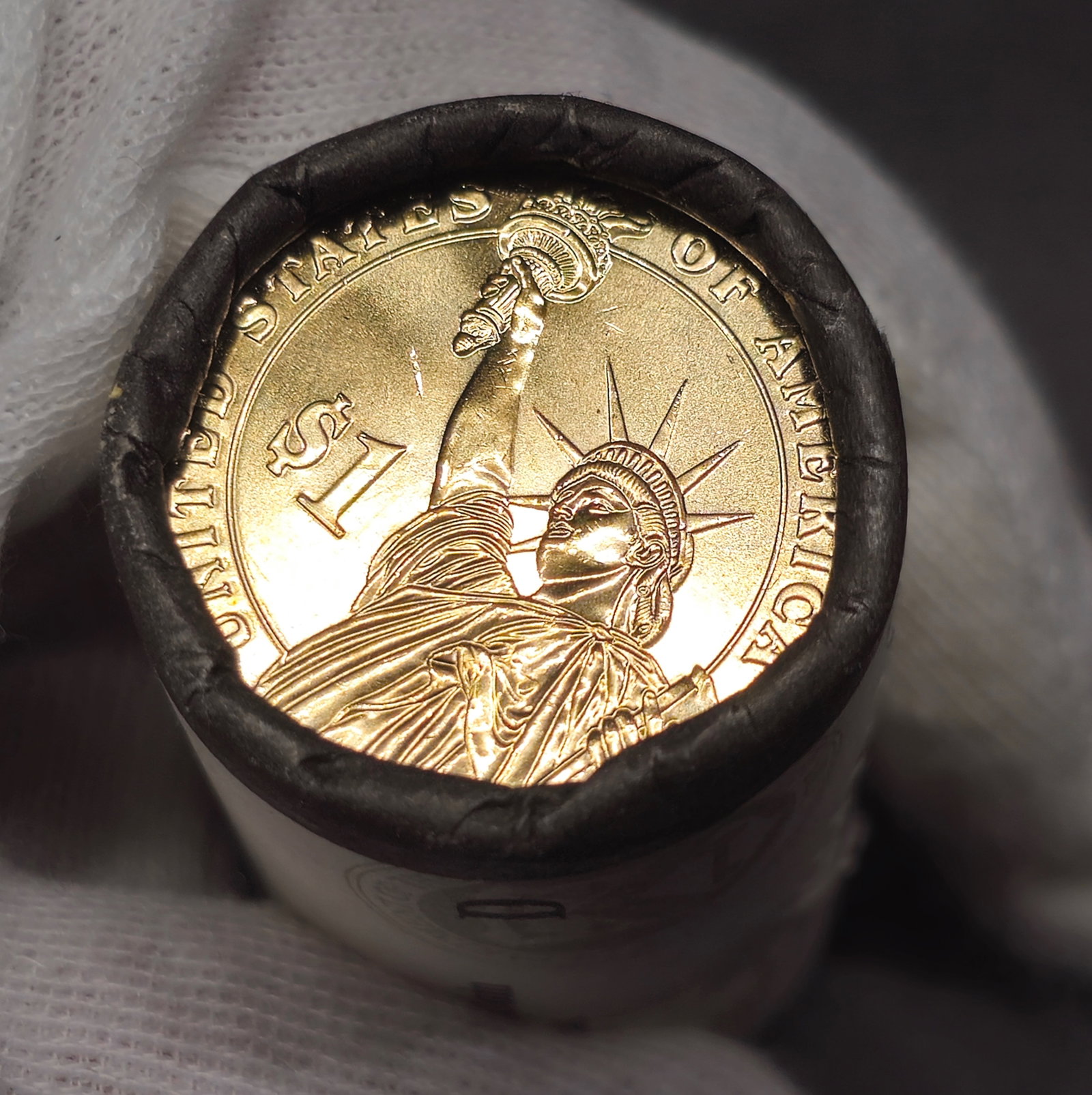 2016-D Richard Nixon Presidential Dollar $25 U.S. Mint Roll: A roll of (25) 2016-D Richard Nixon Presidential dollar coins. Uncirculated in original U.S. mint roll.