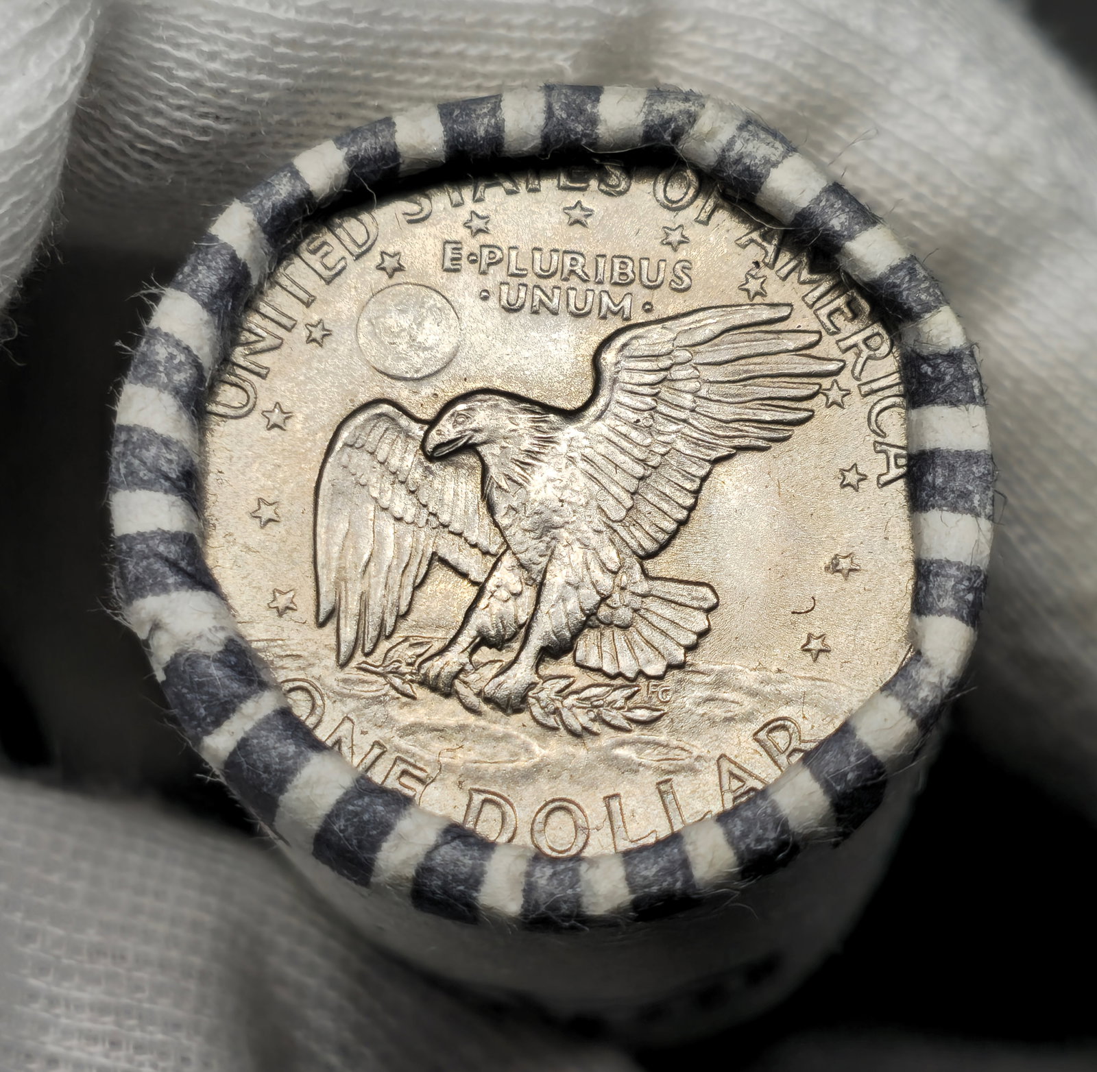 1979 Susan B. Anthony Dollar Brink's, Inc 25 Dollar Roll Uncirculated: A roll of (25) 1979 Susan B. Anthony dollar coins. Uncirculated in Brink's, Inc roll.