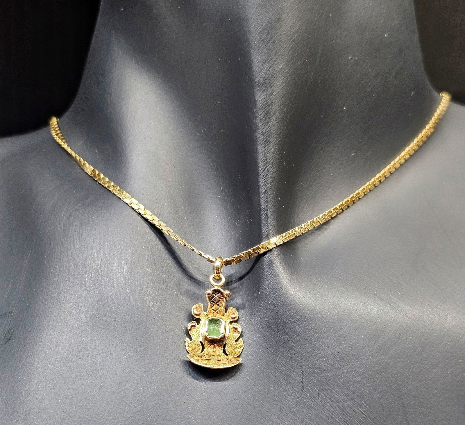 14k Gold Necklace with 18k Gold & Emerald Stone Pendant 7.9g (1 of 5)