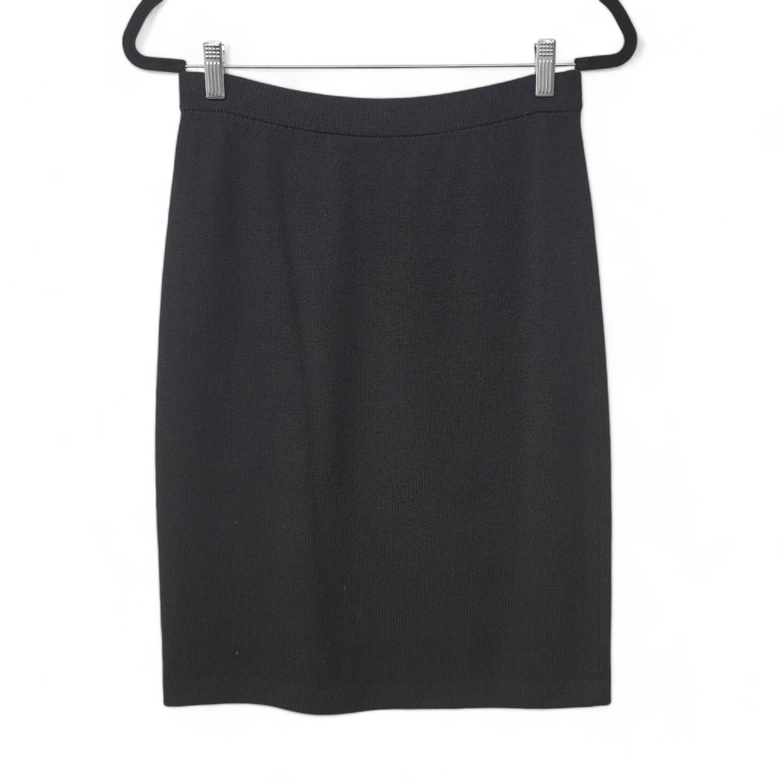St. John Knit Pencil Skirt: St. John knit pencil black skirt. Ribbed waist with knit patterned body. Size 4.