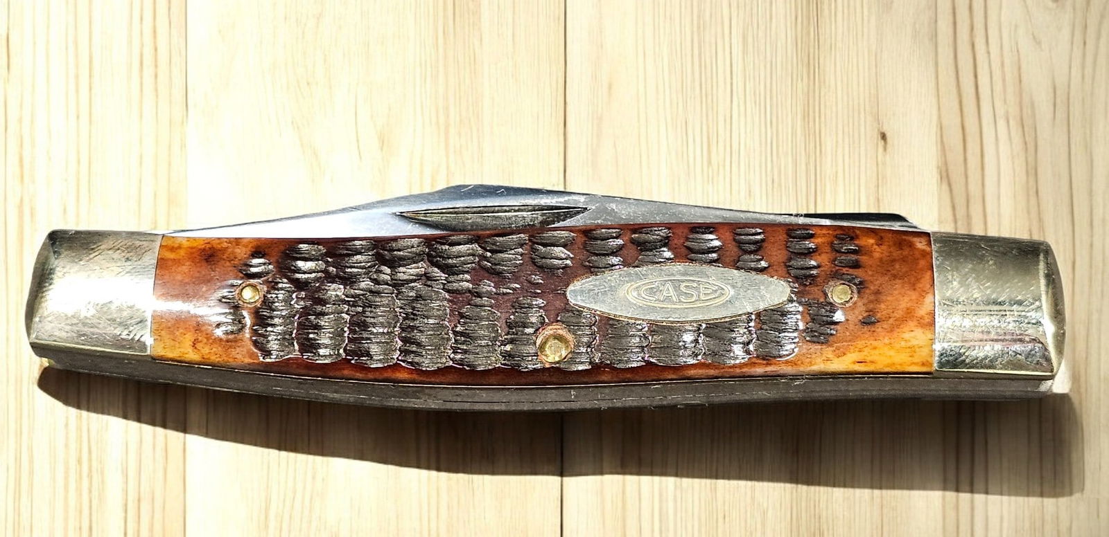 Case XX 1971 Genuine Red Bone 6275 SP Long Pull Moose Knife: Case XX 1971 Genuine Red Bone 6275 SP Long Pull Moose Knife - Genuine Red Bone Handles - Has 1 Tiny Rivet Crack (Back Center Rivet) - Nickel Silver Bolsters - Nickel Silver Liners - Snaps Open and Shu