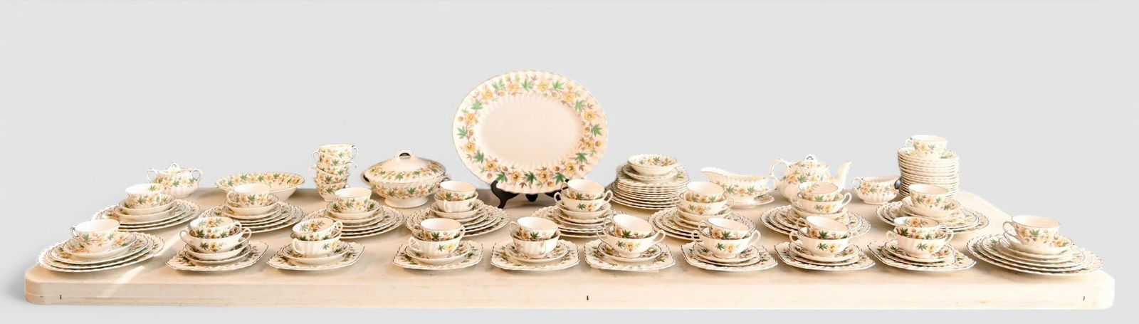 Royal Doulton Chatsworth Tableware: Royal Doulton Chatsworth Tableware. 151 toal pieces. 12 dinner plates - 10 1/2 dia, 12 luncheon plates - 9 1/4 dia, 12 salad plates - 8 1/4 dia, 12 dessert plates - 8w x 8d, 12 bread & butter plates -
