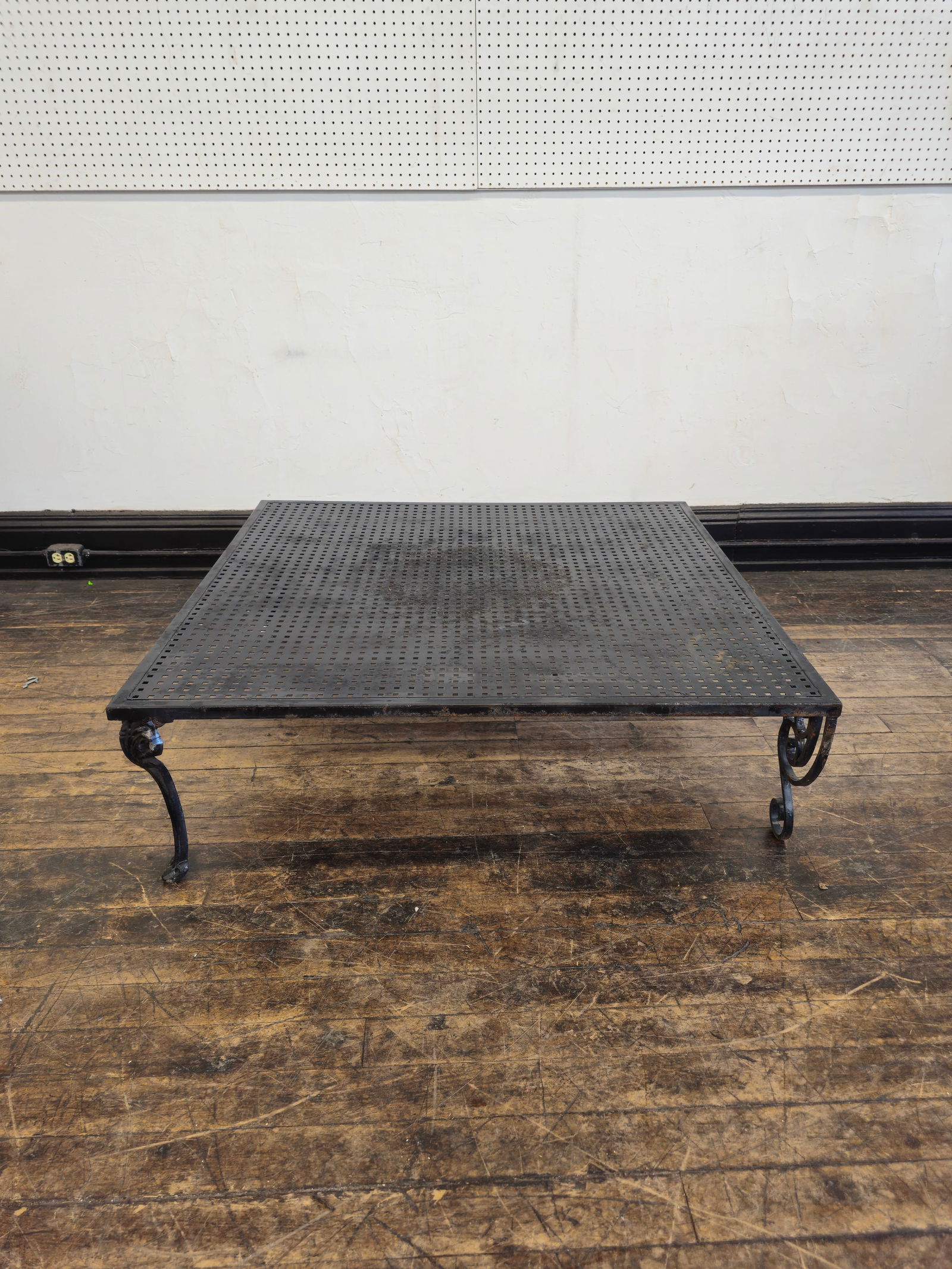 Sculptured Wrought Iron Coffee Table (1 of 8)