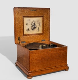 Late 19th Century Oak Regina Music Box