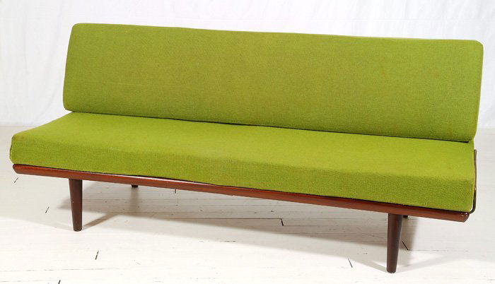 Hans Wegner: Rare model. Rosewood and brass framed day bed. Tapered legs, original upholstery. Manufactured by Getama. Size 75L x 28D x 32H