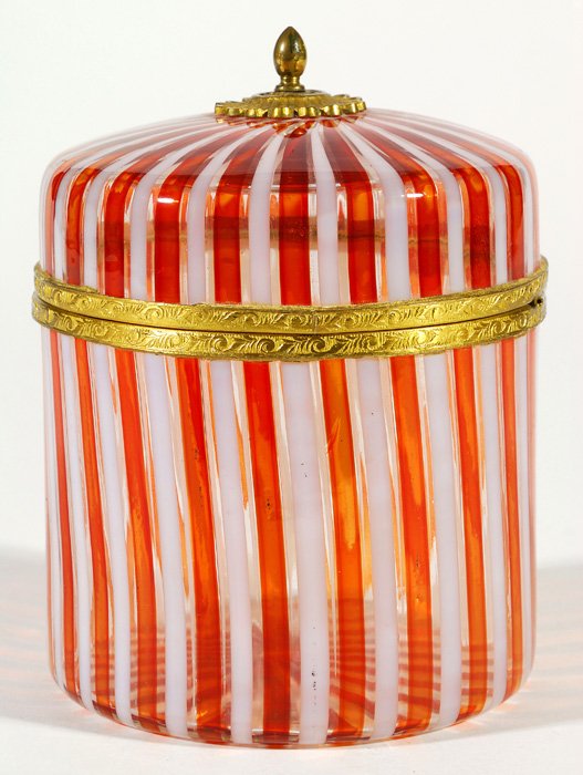 Mottahedeh: Two tone Murano candy box. Hinged top with ornate brass trim and finial. Size 5.5".