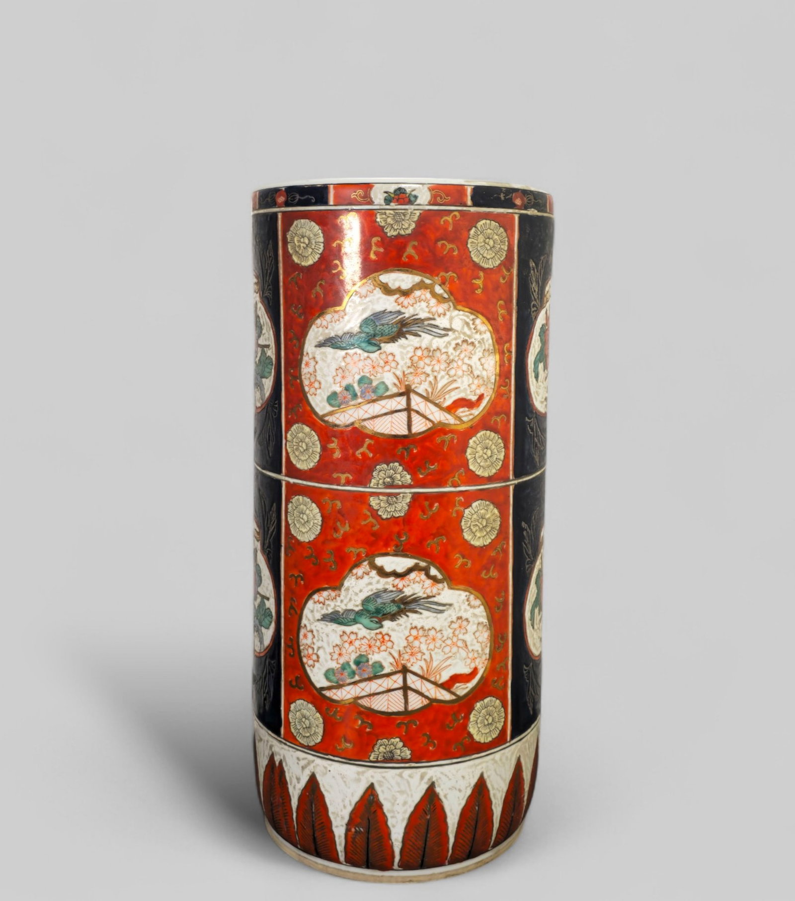 Japanese Imari 20th Century Umbrella Stand: Japanese Imari 20th Century Umbrella Stand. 8 1/4dia x 18 1/8h