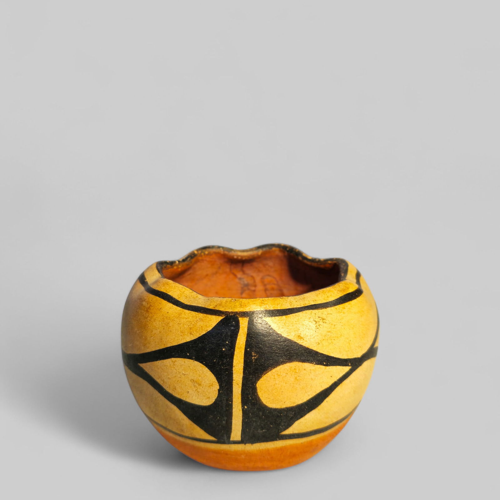 Santa Domingo Native American Pottery Bowl: 20th century Santa Domingo Native American pottery bowl. Hand coiled and painted locally sourced clay. Likely from the Kewa Pueblo region in New Mexico. 4 1/8dia x 2 3/4h