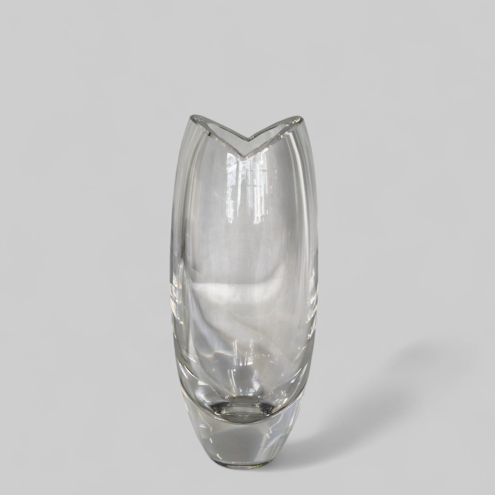 Kosta Boda Bengt Edenfalk Cylinder Vase: Mid century modern clear glass vase by Bengt Edenfalk for Kosta Boda. Cylindrical body with V cut opening. Part of the "Colonnade series. Signed to bottom and numbered 48628. 4dia x 10 5/8h
