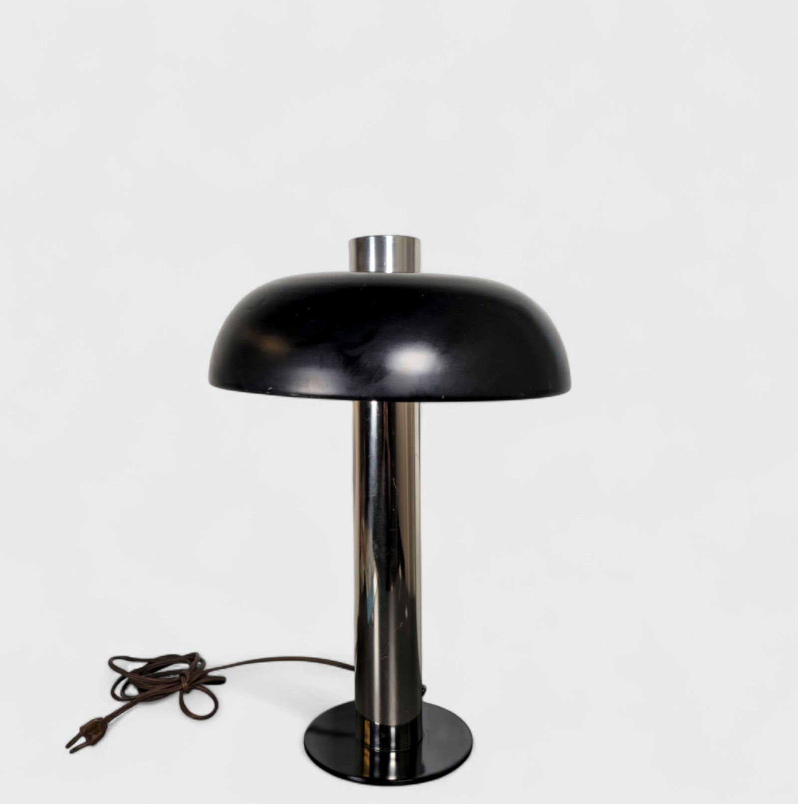 Laurel MCM Desk Lamp (1 of 8)