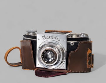 Vintage Exakta Model B Camera Tessar with Original Case