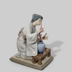 Lladro Figurine #4840, Lady Arranging Flowers