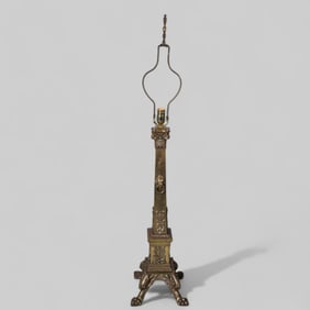 Neoclassical Style Bonze Lion Head Paw Foot Table Lamp