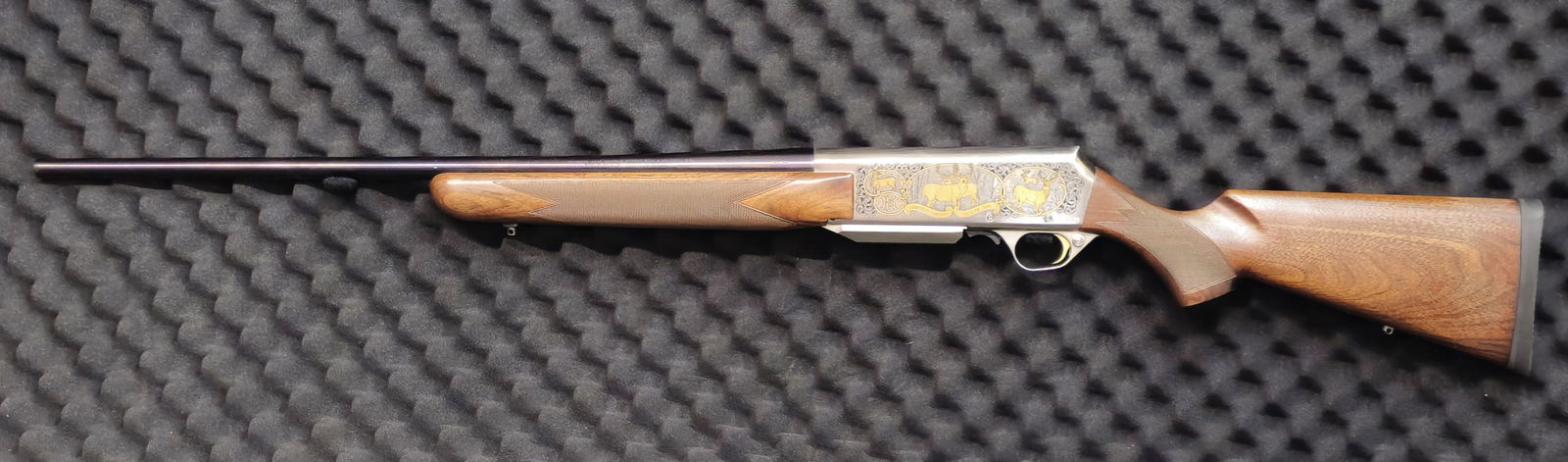 Browning BAR Limited Edition 1/500 Semi-automatic Rifle: Browning BAR Limited Edition semi-automatic rifle. SN BAR1M168..300 Win. Mag., Made in Belgium/Assembled in Portugal, featuring scroll engraving with gold inlaid deer scenes marked “Limited Edition