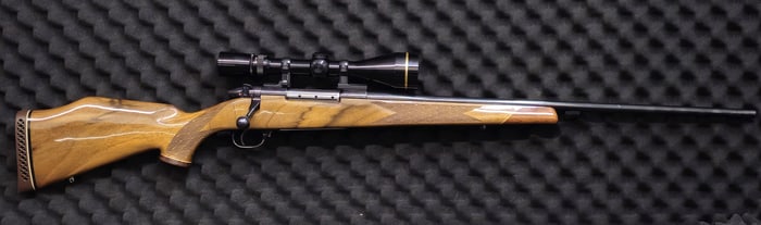 Weatherby Mark V Deluxe Bolt-action .300 Rifle