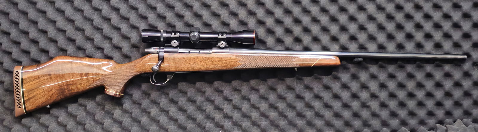 Weatherby Mark V Bolt-action .270 Rifle (1 of 16)