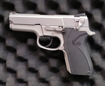 Smith & Wesson Model 6906 Semi-automatic 9mm Pistol