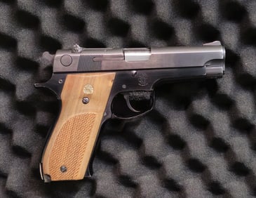 Smith & Wesson Model 39-2 Semi-automatic 9mm Pistol