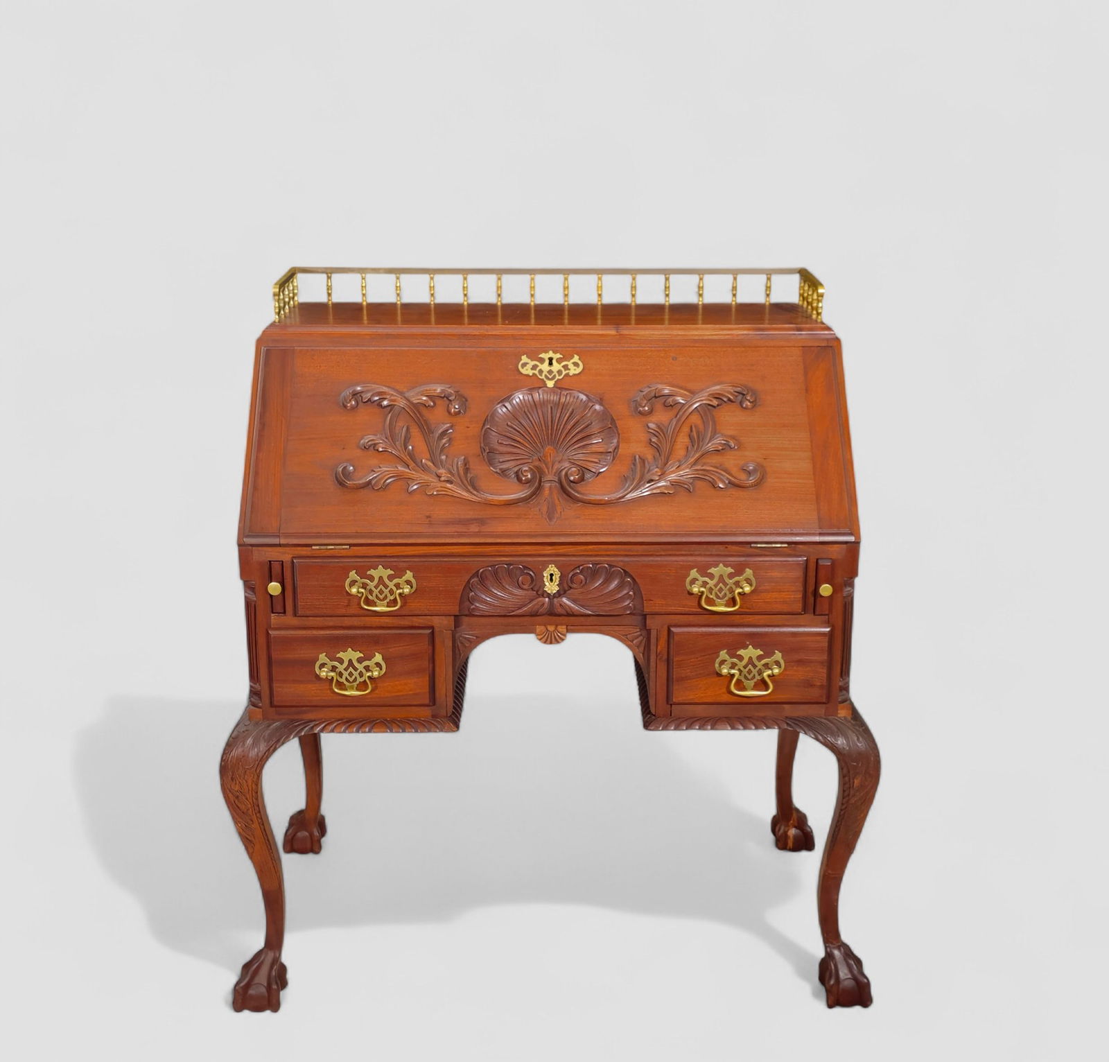 19th Century Philadelphia Carved Mahogany Slant Front Desk: 19th Century Philadelphia Carved Mahogany Slant Front Desk . Circa 1870s. Exceptional carving. San Domingan dense mahogany shell and vine carvings, carved cabriole legs terminating to ball and claw