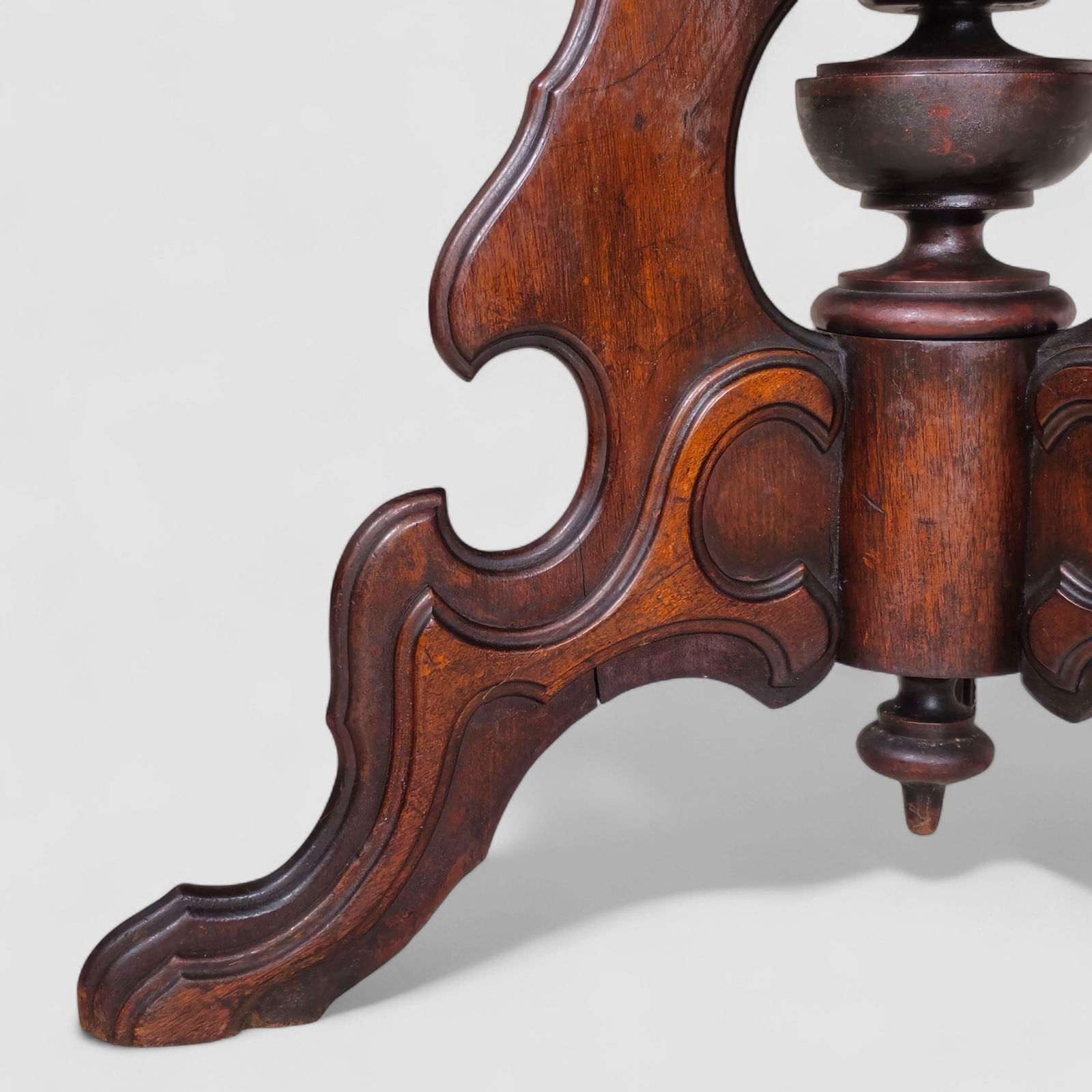 Victorian Walnut Parlor/Center Table - 4