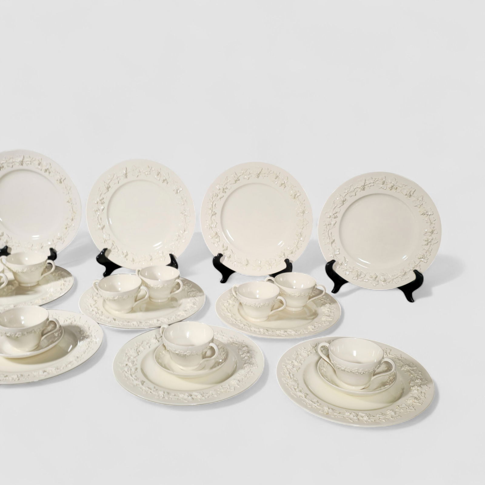 Partial Wedgwood Etruria Creamware "Grapevine Pattern" - 3