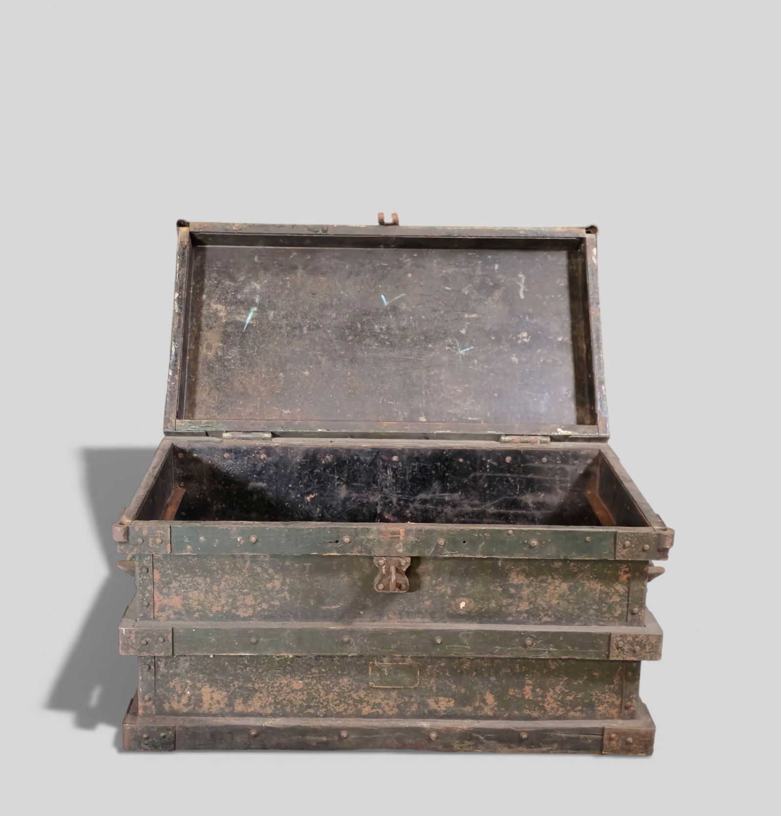 Primitive Strong Box/Tool Chest - 5