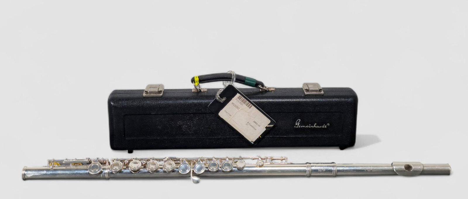 Gemeinhardt 52 SP Model Flute: Gemeinhardt 52 SP Model Flute. Silver plated finish and closed hole design. C foot joint. Original case. Original cost: $888