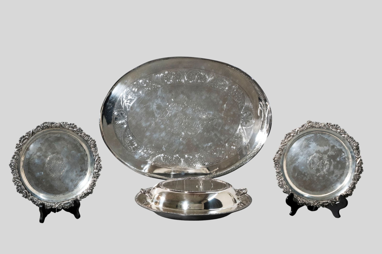 George Warris & Sons Sheffield Double Handle Greek Key Tray Plus: George Warris & Sons Sheffield Double Handle Greek Key Tray Plus. 4 pieces total: Oval tray cut out handles, open work Greek key border and engraved shell and acanthus leaf interior border.