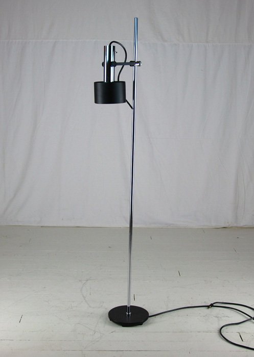 Robert Sonneman: Early adjustable floor lamp. Lightolier USA. Chrome plated steel, enameled steel. 8W x 12D x 55H