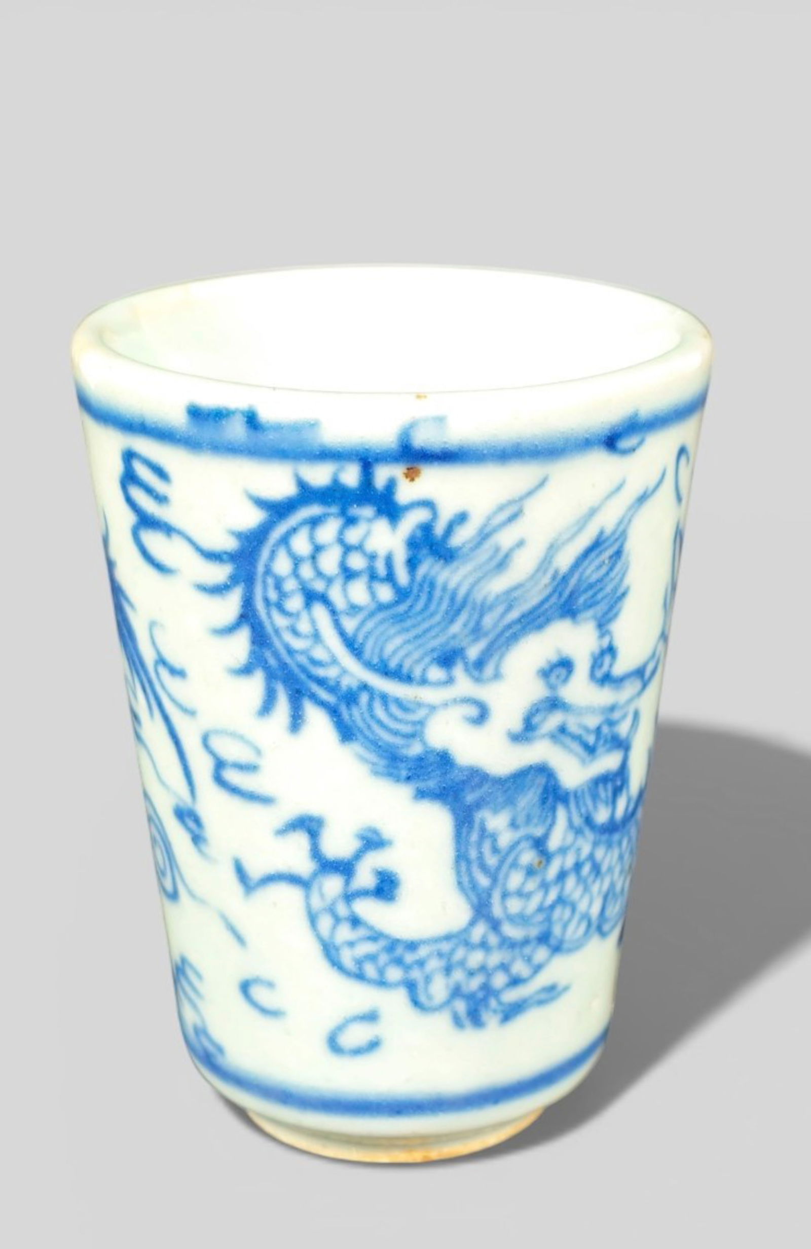 19th‑Century Chinese Blue and White Porcelain Cabinet Vase: 19th Century Chinese Blue and White Porcelain Cabinet Vase. 19th century Chinese blue and white porcelain cabinet vase decorated with a painted dragon motif, rendered in crisp cobalt tones. The compac