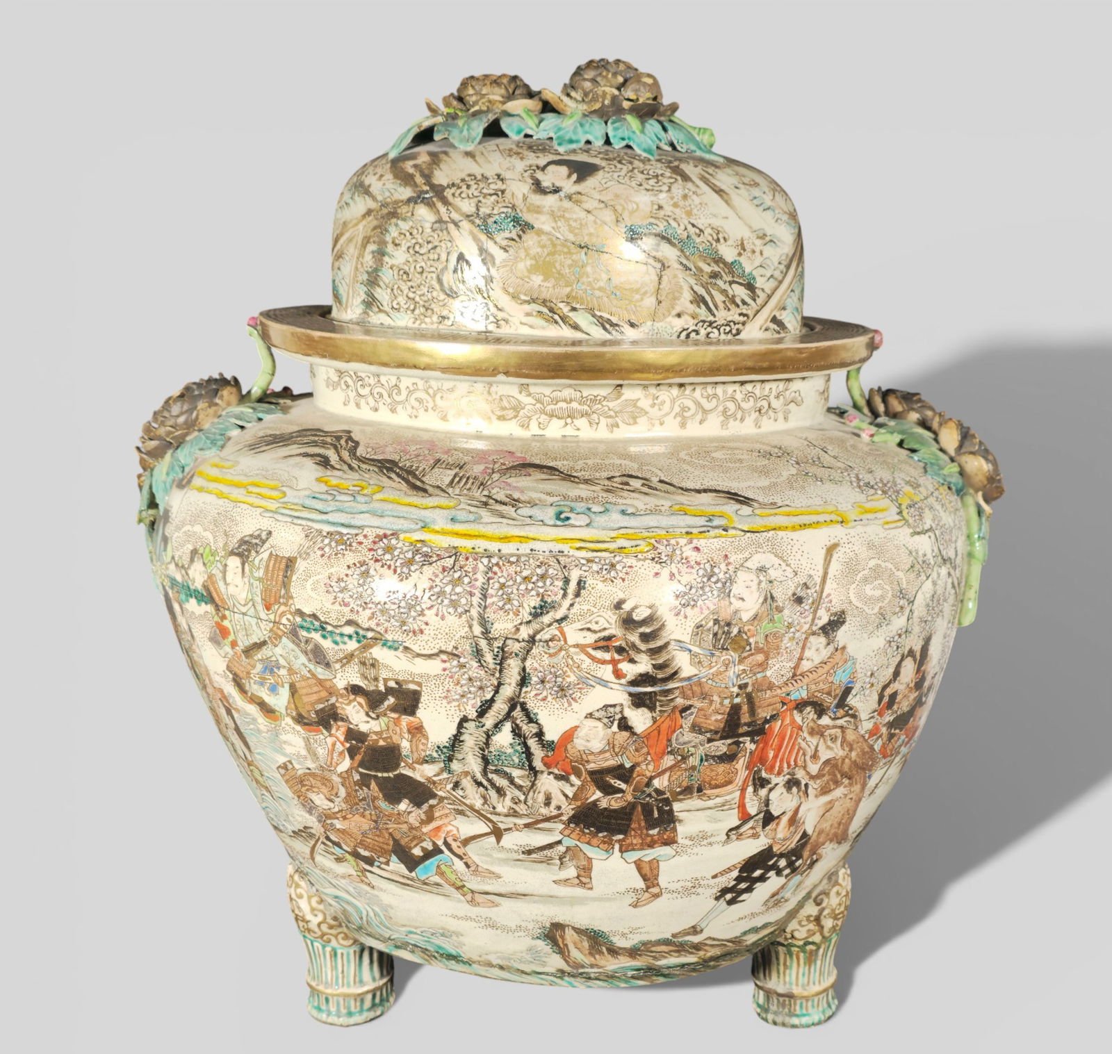 Large Japanese Satsuma Temple Jar with Lid, Meiji Period (1 of 20)