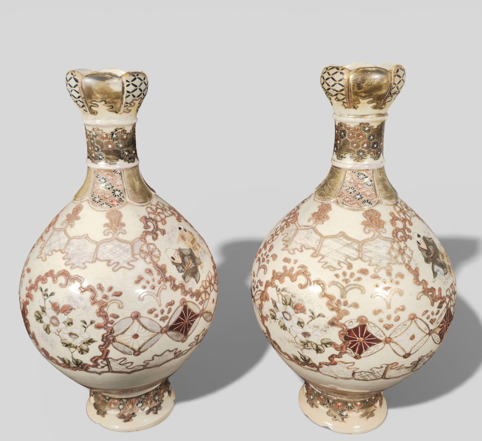 Pair of Japanese Satsuma Bottle Vases - Meiji Period (1 of 13)