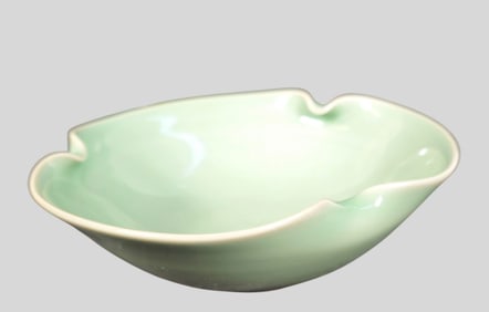 Chinese Celadon Three‑Fold Footed Bowl