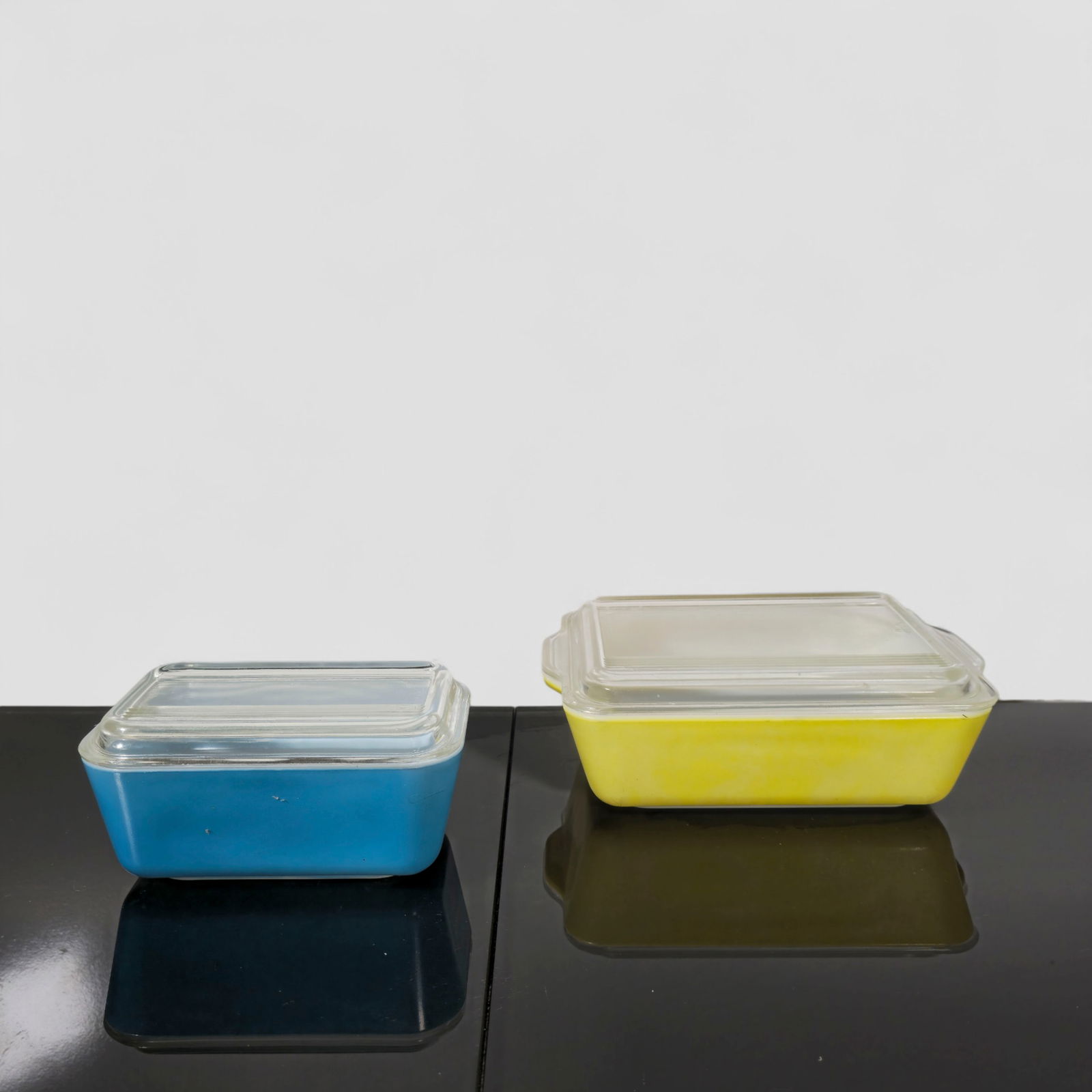 Pyrex Refrigerator Dishes, Blue Model and Yellow Model 503 (1 of 10)