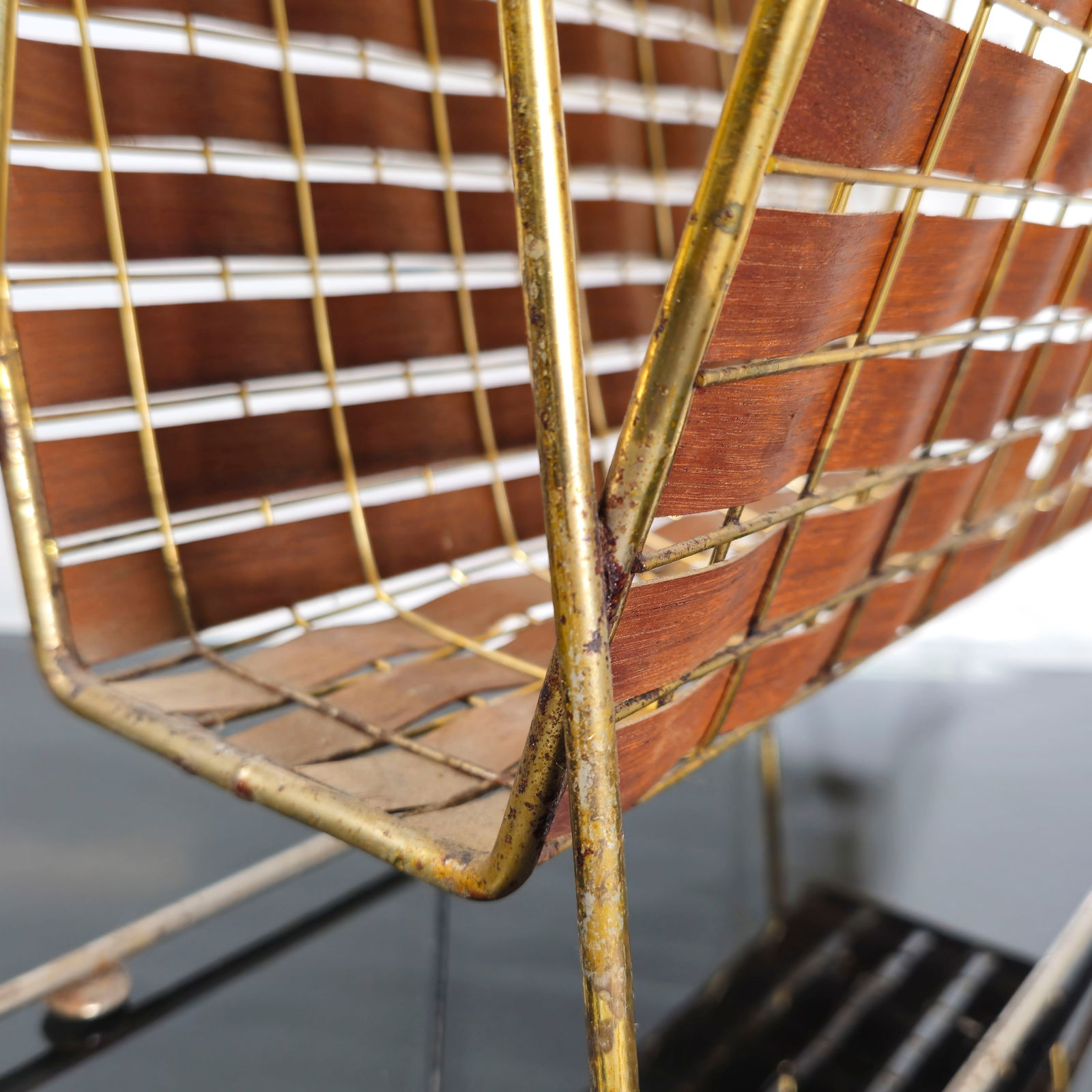 Tony Paul Interface Magazine Rack, Model 577 - 7