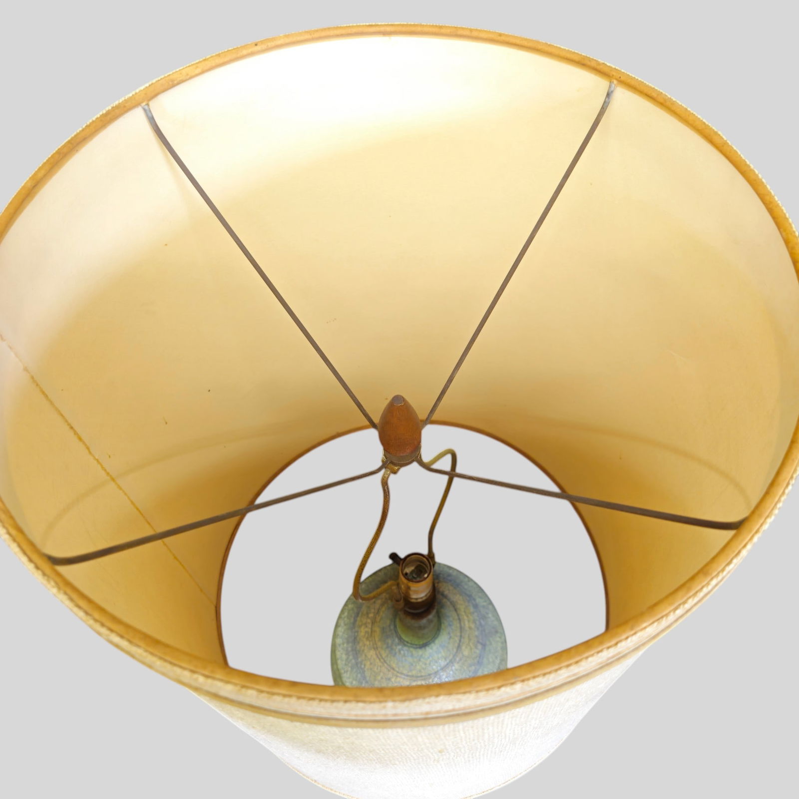 MCM Ceramic Table Lamp - 4