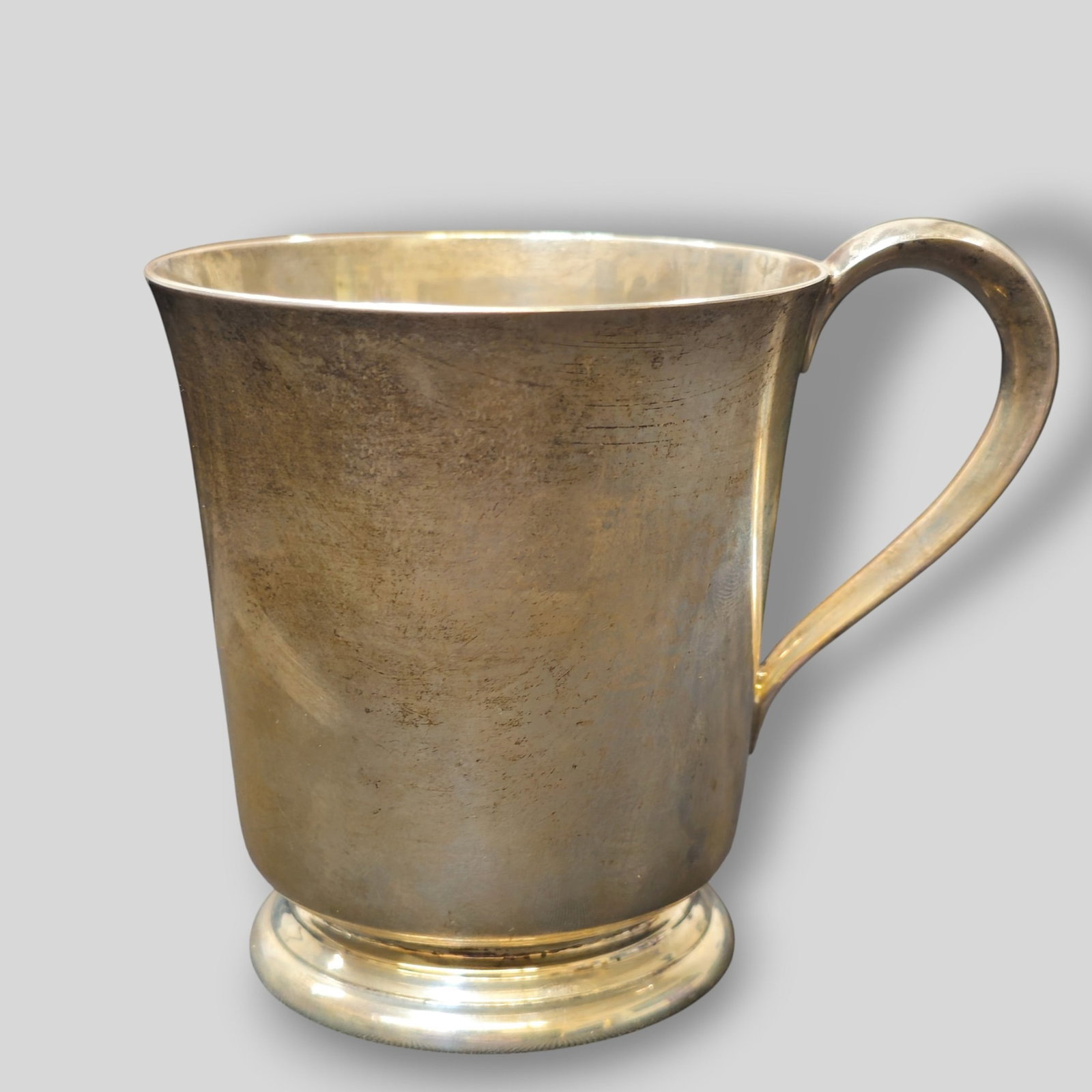 Reed and Barton Sterling Silver Cup x60: Reed and Barton Sterling Silver Cup x60. Manufacturer's mark to underside, , sterling and x60. 4w x 3 3/4d x 3 1/2h. Weight 5.655ozt.