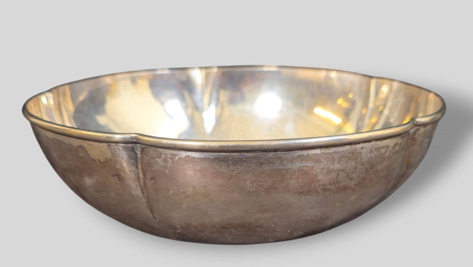 The Kalo Shops Sterling Silver Scalloped Bowl 18: The Kalo Shops Sterling Silver Scalloped Bowl 18. Hand wrought. Manufacturer's marks to underside, NY, Chicago,18 and sterling. 7w x 7d x 2h. Weight 11.04 ozt.