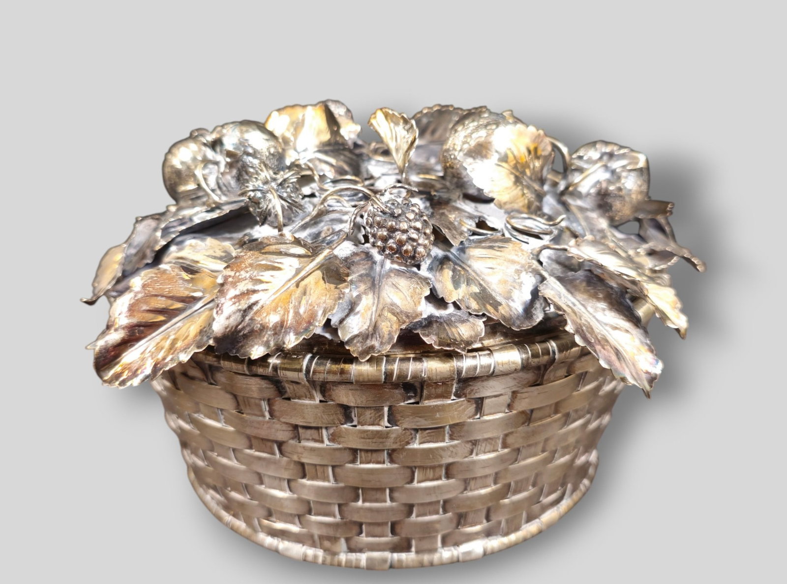 Rare Mario Buccellati 800 Silver Strawberry And Black Berry Centerpiece Basket Attribution: Rare Mario Buccellati 800 Silver Strawberry And Black Berry Centerpiece Basket Attribution. Italy. Outstanding Centerpiece with hand chased strawberries and black berries on top of scrolling leaves.