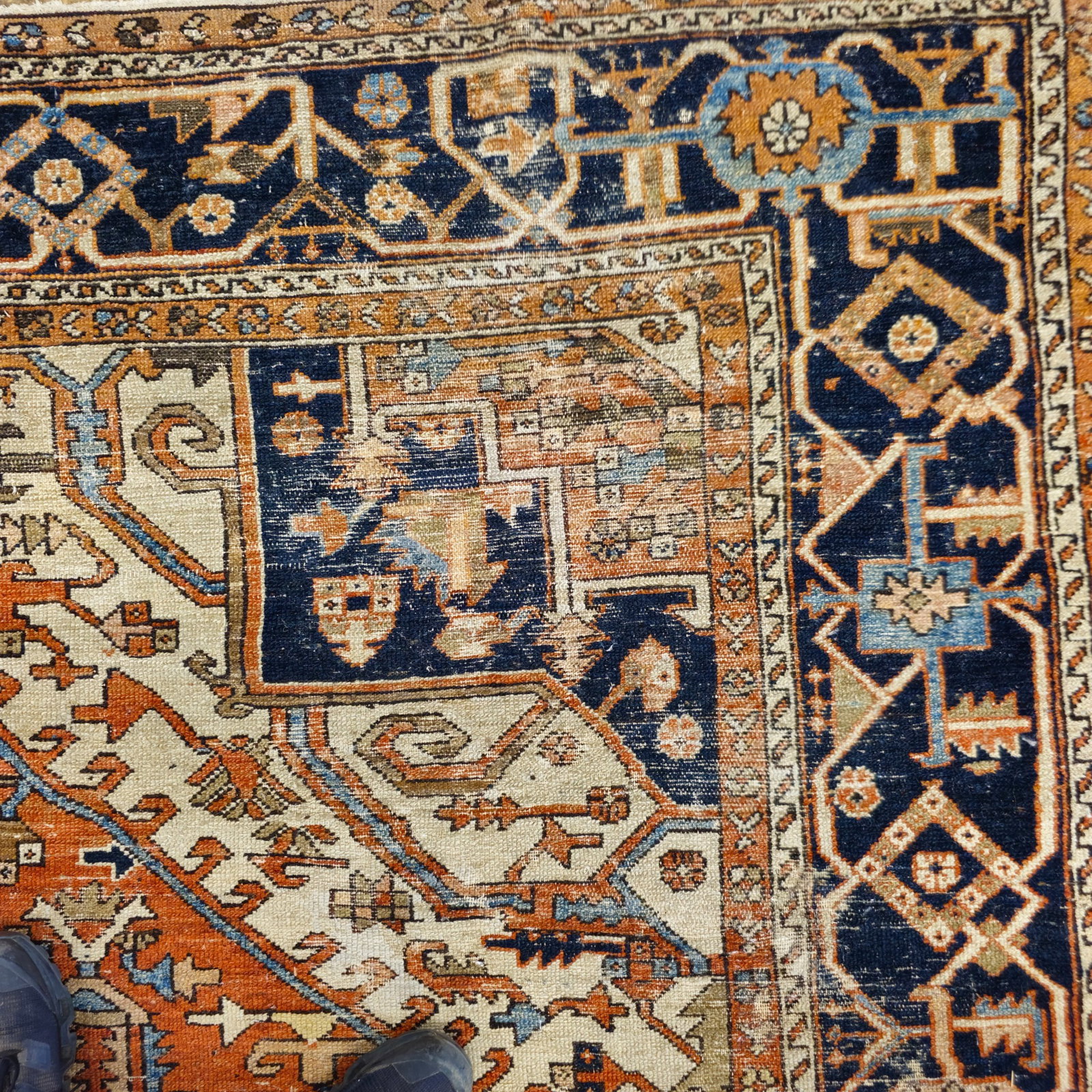 Heriz Area Rug - 6