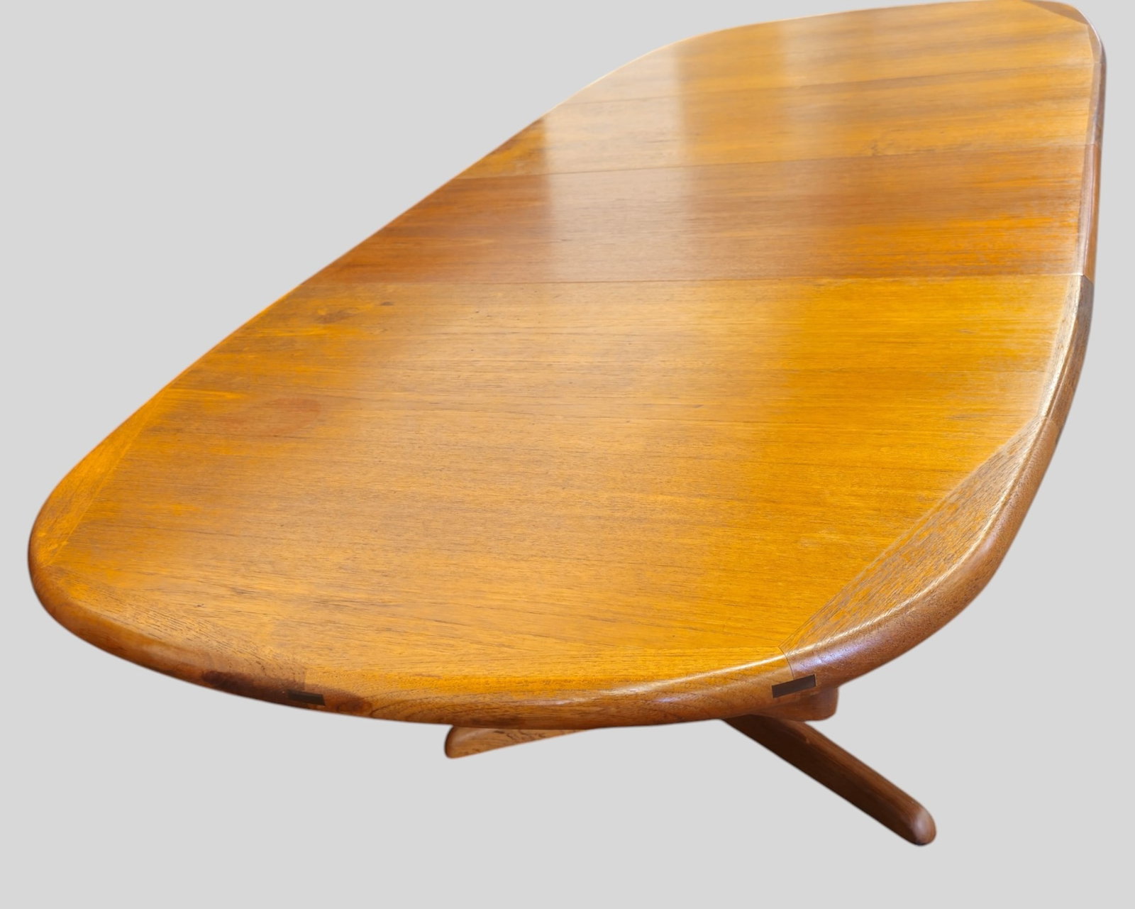 Benny Linden Dining Table - 10