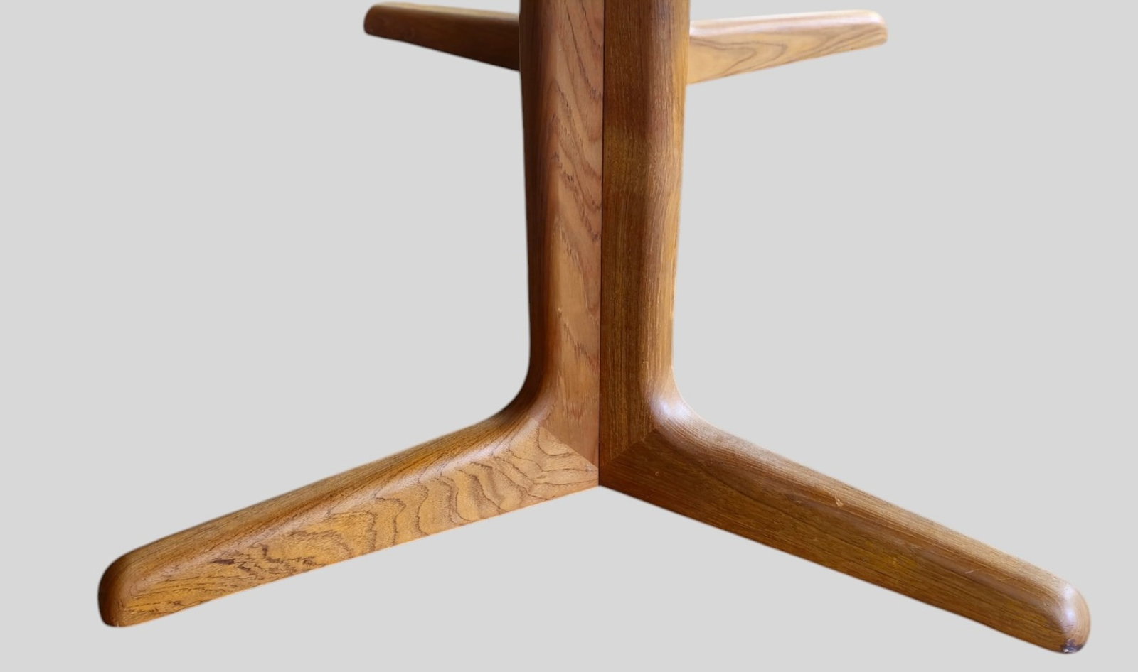 Benny Linden Dining Table - 11