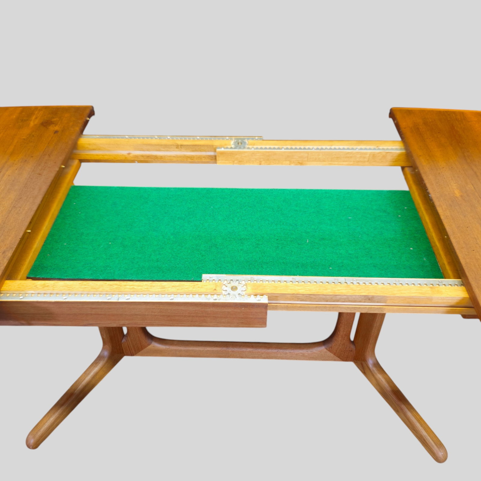 Benny Linden Dining Table - 15