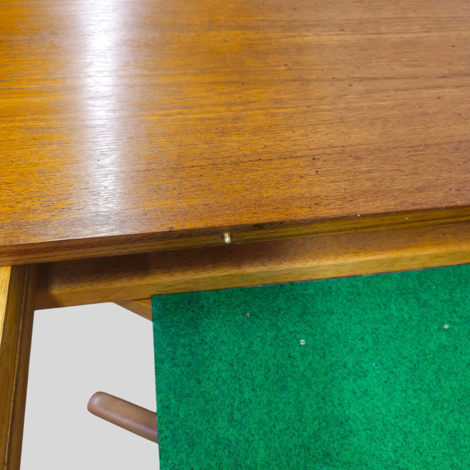 Benny Linden Dining Table - 16