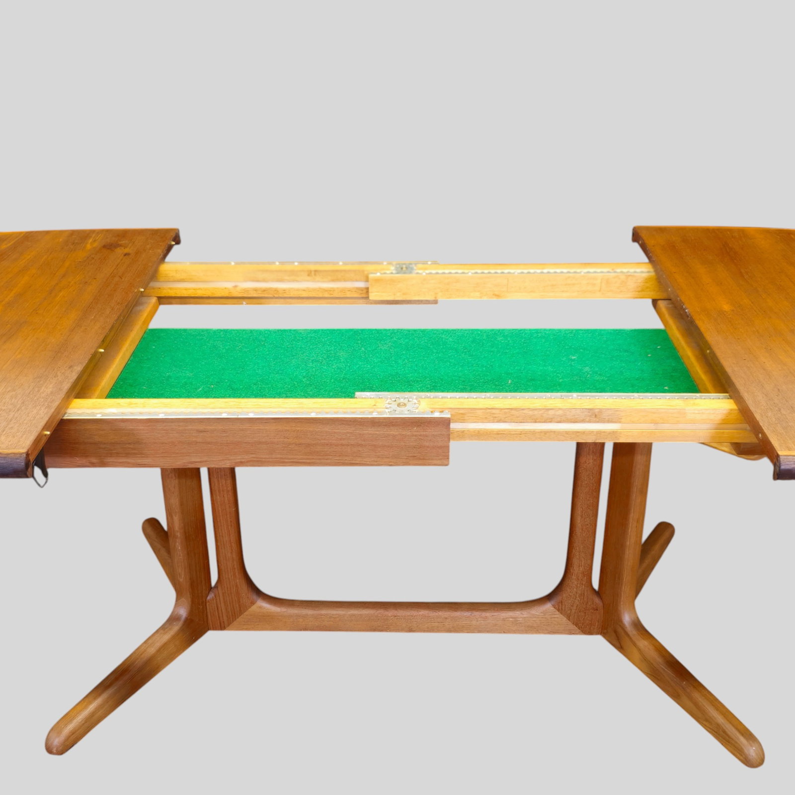 Benny Linden Dining Table - 17
