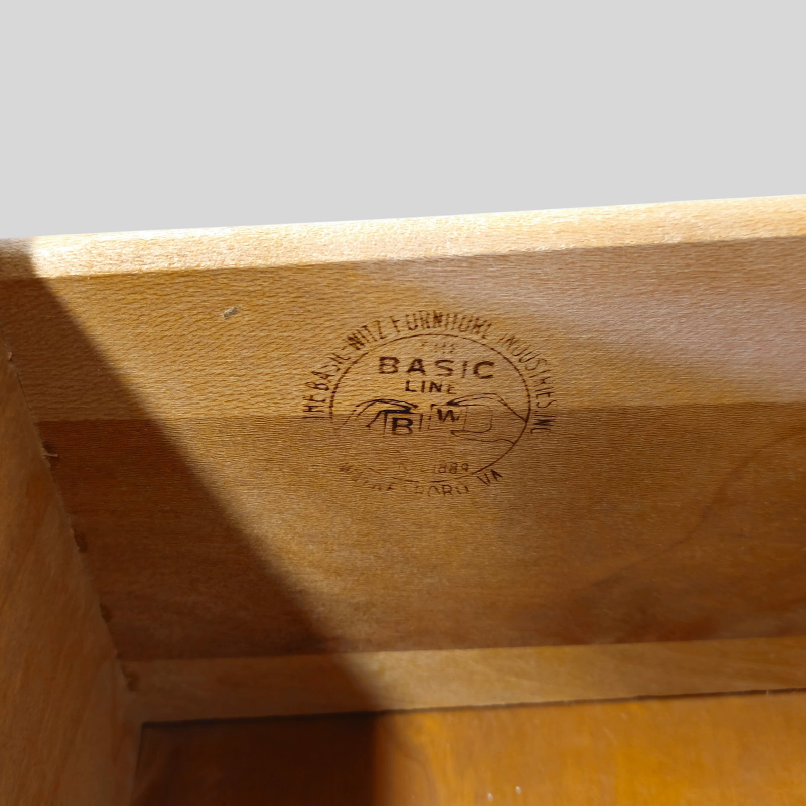 Basic Witz MCM Dresser - 7
